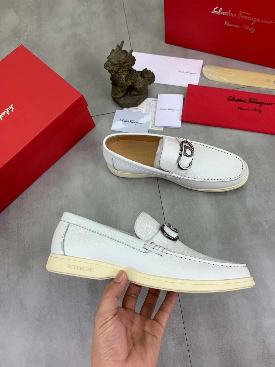 Men's Men's Shoes 💰P580💰[New Style] Water-dyed Niuli 🆘[Salvatore Ferragamo] Ferragamo's latest casual business leather shoes for men! Listed simultaneously! The fabric is made of specially imported original pebbled calfskin, and the lining is made of imported water-dyed cowhide. It is absolutely luxurious and leads the fashion trend. Matching code: 38-44 (45 and 46 can be customized) Black, brown and burgundy colors available